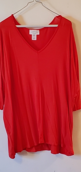 Red top - Picture 1 of 2